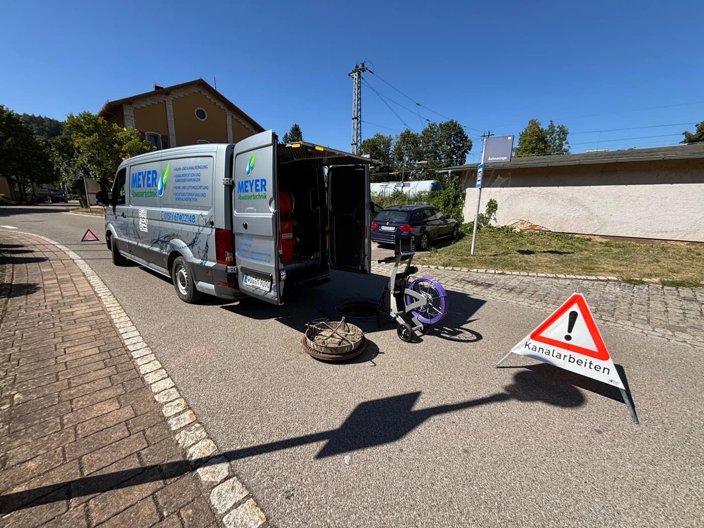 Abgesicherter Arbeitsbereich bei Kanalarbeiten